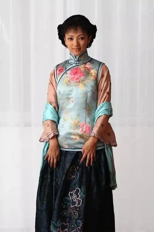 穿旗袍,看明星之:罗海琼