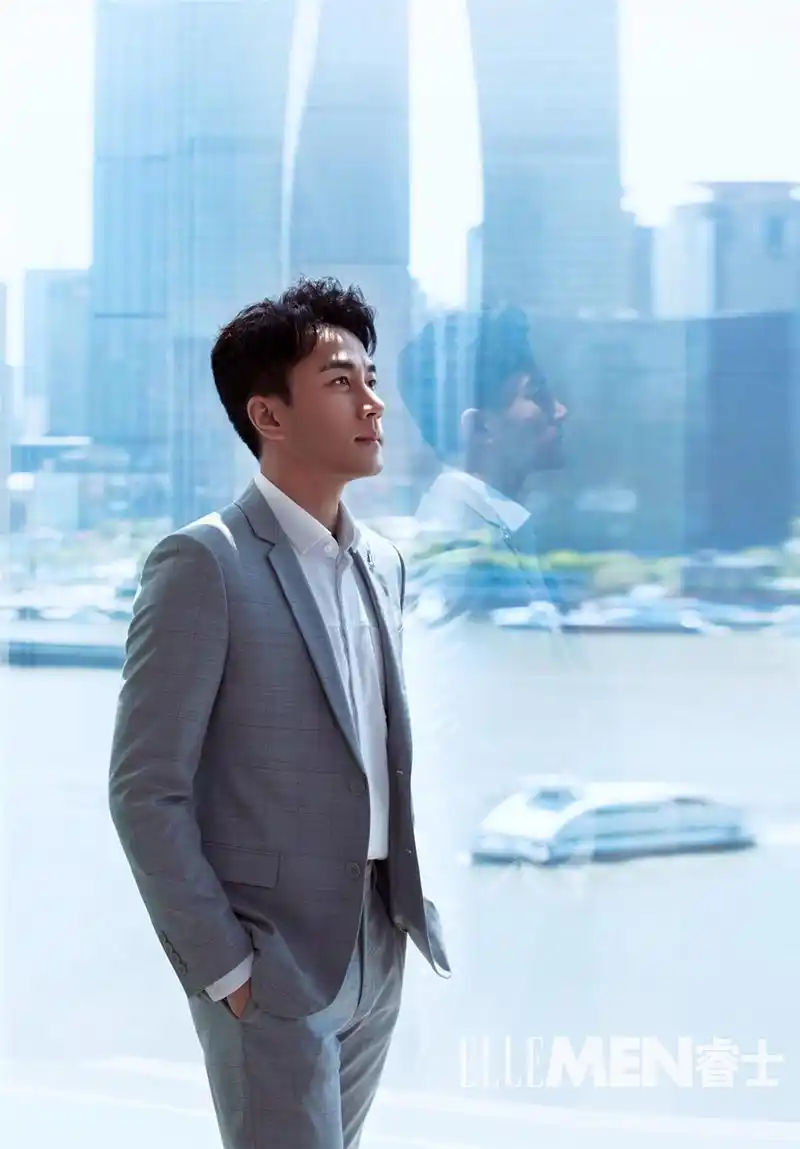 刘恺威时尚大片曝光惬意从容笑似骄阳