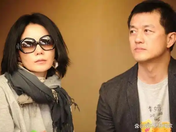 当时的王菲对李亚鹏也是真心喜爱的.