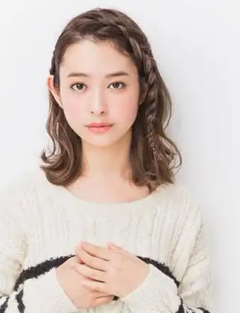 编发教程中长发侧编发(美发街中长发编发教程图解)(1)