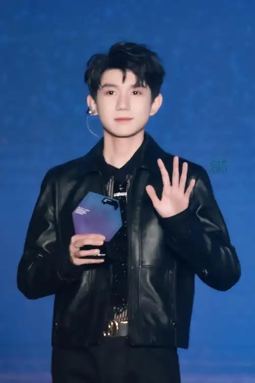 王源超话左看右看上看下看,每一处的绿海都很好看98@tfboys-王源