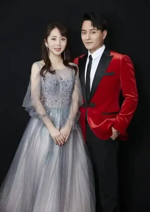 云飞和郭津彤近照(云飞被传抛弃妻女)12