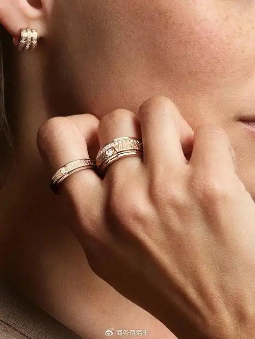 郭晶晶过年戴金色猎豹项链,龙年戴什么珠宝,好运又?