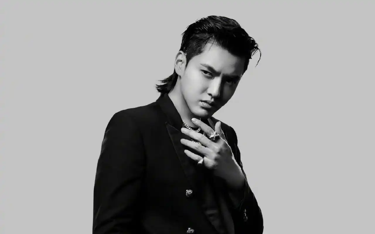 吴亦凡帅气撩人写真图片桌面壁纸