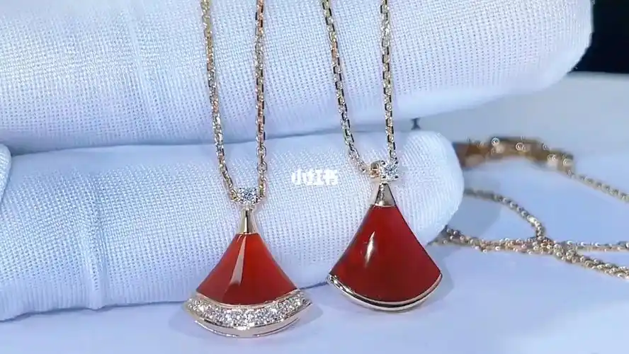 宝格丽红玉髓一钻小裙子项链