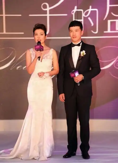 李雪我34岁结婚是3个孩子的妈妈姐姐李冰冰50岁未婚让我担心