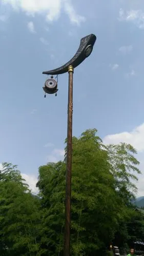 停车场的牛角灯