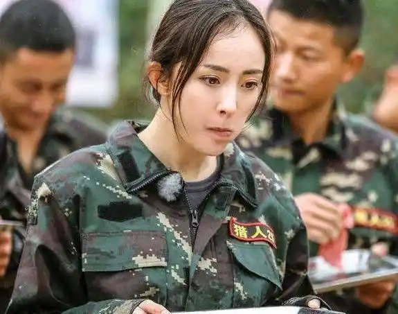 杨幂身在《真正男子汉》,心系家中小糯米_母亲_交流_什么