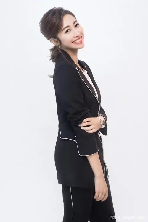 她是《金牌喜剧班》最美女学员,出场就吸引了所有人的目光