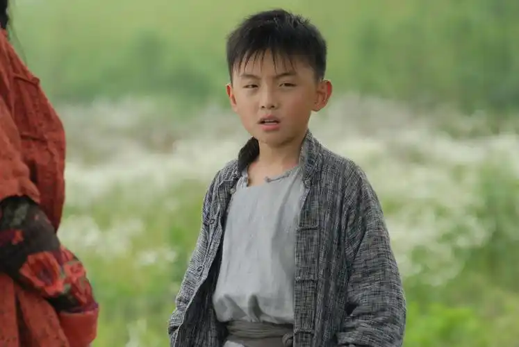 p>郑伟,2000年12月18日出生于北京市,中国内地影视男演员,就读于南京