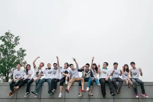 团队合影太土没创意?给你五个高大上的集体拍照模板