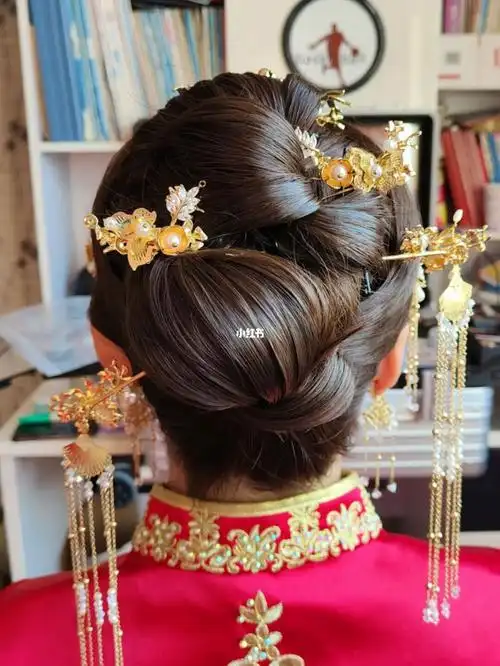不同的中式盘发_盘发_新娘跟妆_秀禾服_荆门新娘跟妆_婚嫁_婚礼造型
