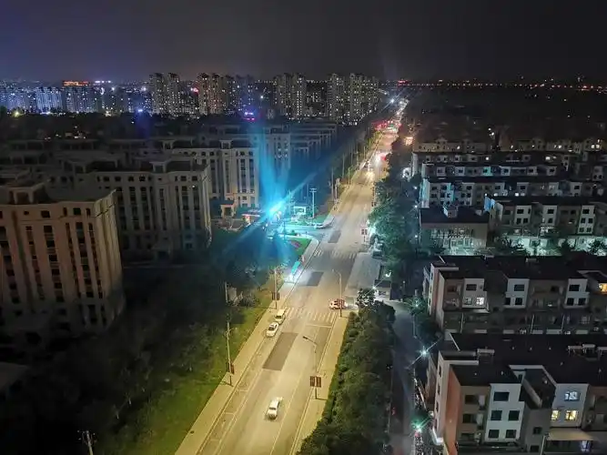 现在楼顶随手拍了极限夜景