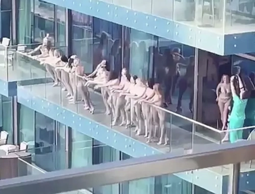 原创迪拜警方逮捕10多名在阳台拍裸照的女子