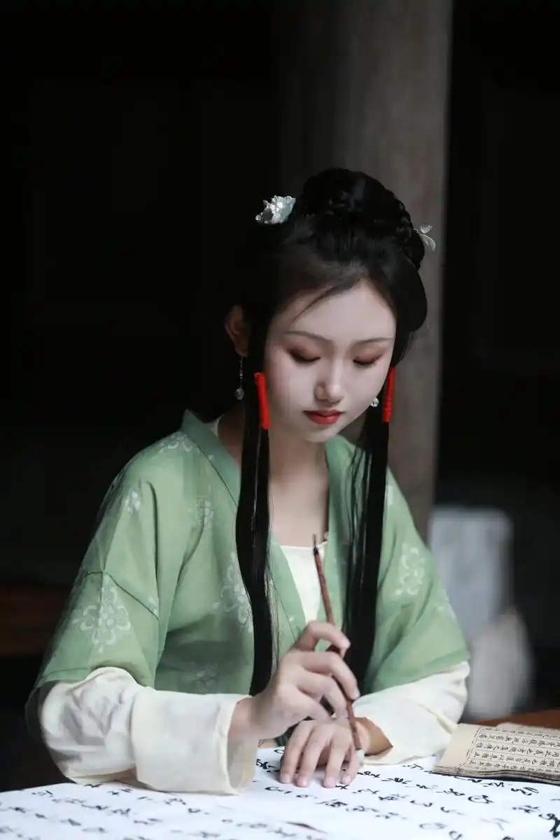 古装#古风 #汉服 #江南烟雨  - 抖音