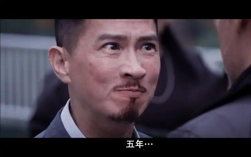 渣渣辉:五年,你知道这五年我怎么过的吗?我每天都在玩贪玩蓝月!