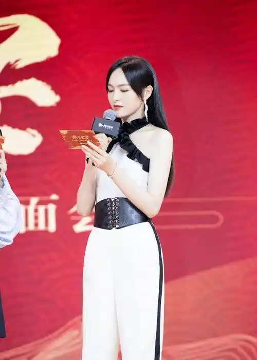 唐嫣这身材哪像孩子妈?