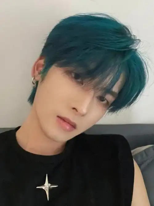 广州男士染发 蓝绿色的头发掉色的全过程一蓝绿色一绿色-棕绿-棕色