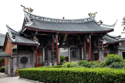 烟台福建会馆,又称天后行宫,由福建商人筹资而建,自1884年动工,至1906