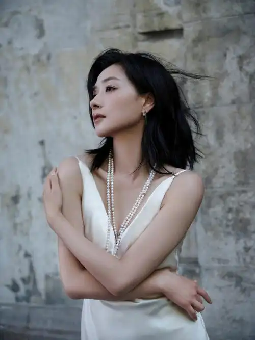 简直不要太美了#万茜白月光造型##万茜锁骨发