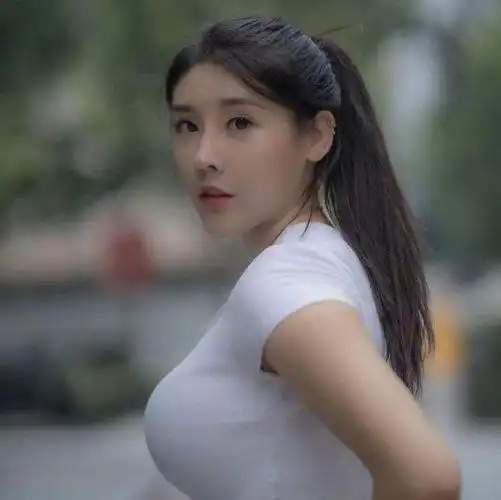 抖音网红刘太阳个人资料:刘太阳性感照及直播间地址