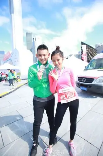 今年伊一也是参加了n多马拉松赛事,尤其在今年的上海马拉松赛事中伊一