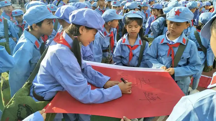 走进红都瑞金,弘扬苏区精神――于都县禾丰镇中心小学