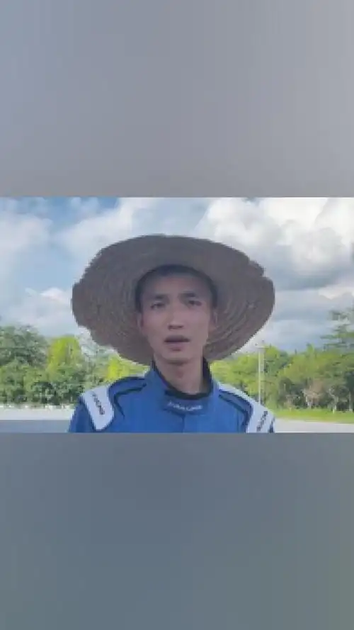 最近有点飘,二队长都有小助理了美女助理汽车漂移