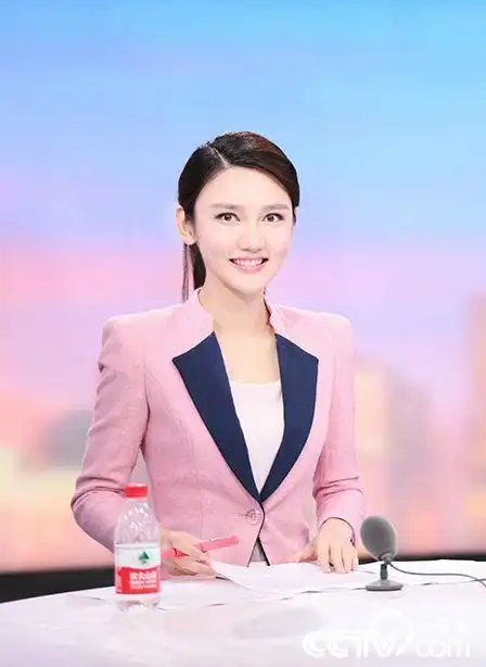 央视财经频道主持人龙洋高清图集