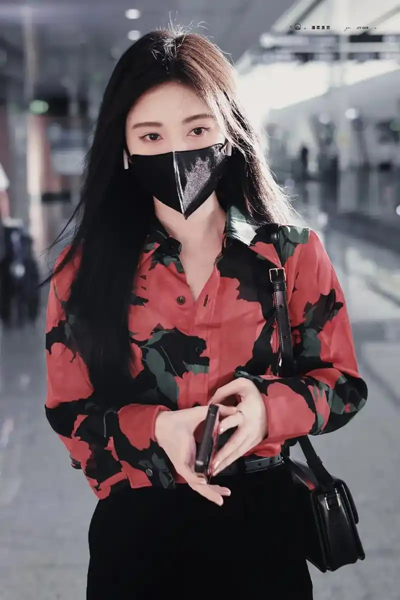 鞠婧祎 #又美又飒  机场图 - 抖音