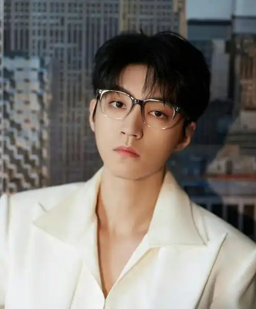 王俊凯发文为高考学生加油!随手的博文,却意外押中高考作文题