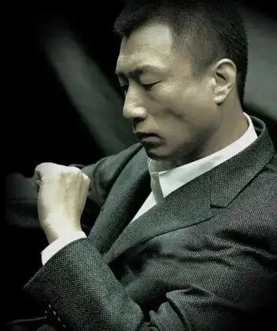 同样都是演痞子,前面几个都是在模仿,只有他让人隔着屏幕都害怕