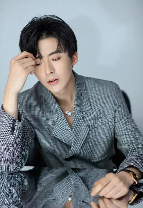 刘宇宁绅士帅气写真图片,刘宇宁图片-第5图