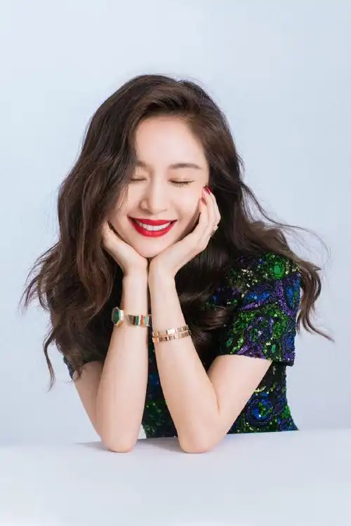 王子文卷发红唇##王子文多巴胺黑裙