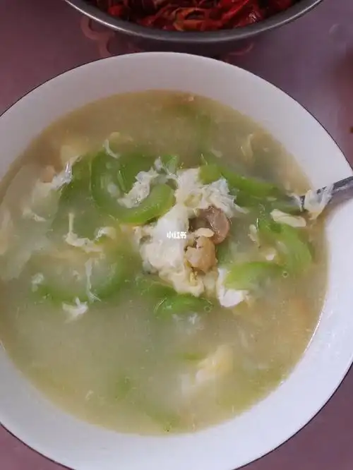 简直低脂又美味啊食材:丝瓜一根 虾米少许 鸡蛋一个做法:虾米提前泡水