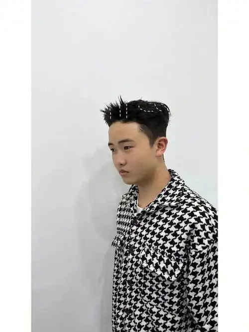 打理难度低,合适上班急忙,方圆脸女生都可以接受#昆明男士发型设计