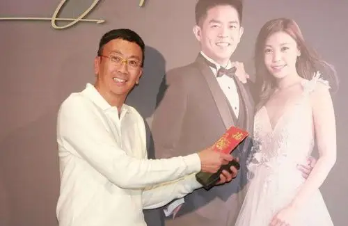 知名艺人郑丹瑞主持翻车言辞草率尽显轻蔑直言胡枫生命在倒数