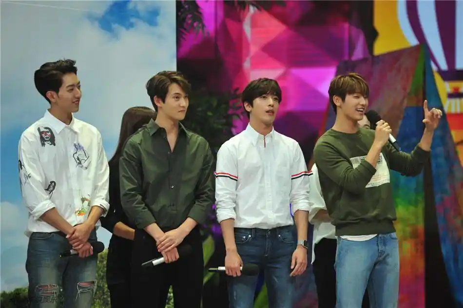 快本李钟硕内地综艺首秀 郑容和两秒落泪