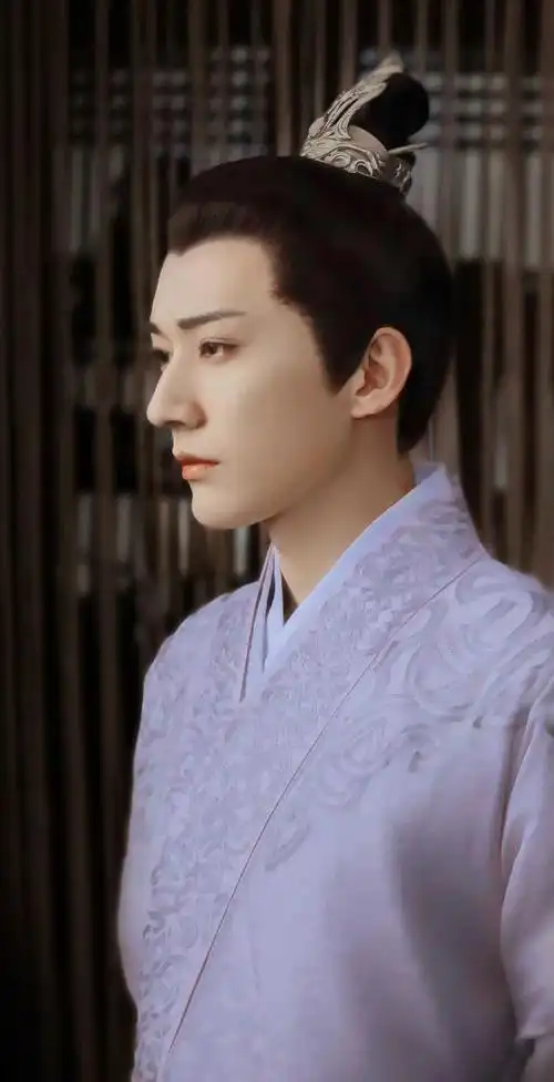 34岁内娱男妖孽顶级的美貌穿不出个人样