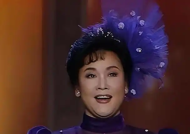 隐瞒了我们62年摘假发卸掉浓妆78岁高龄的李谷一原来长这样