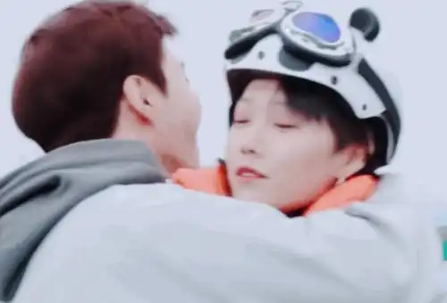 刘雨昕范丞丞又一次合作站一起时身高差亮了还以为是眼花了