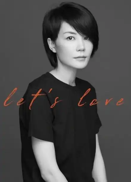 有网友将王菲这张照片和她以前的旧照p在一起作对比,只见王菲眼神更加