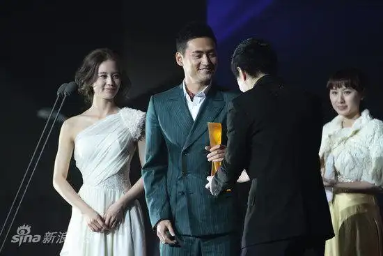 图文时尚先生盛典现场刘诗诗袁弘领奖