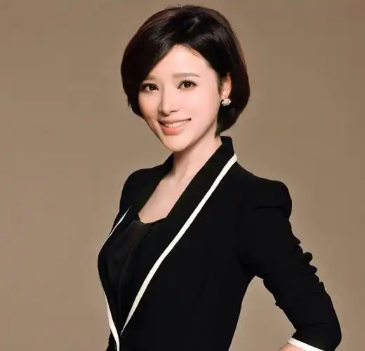 回顾央视主持人胡蝶嫁大12岁导演陆川婚后独自产检长期分居