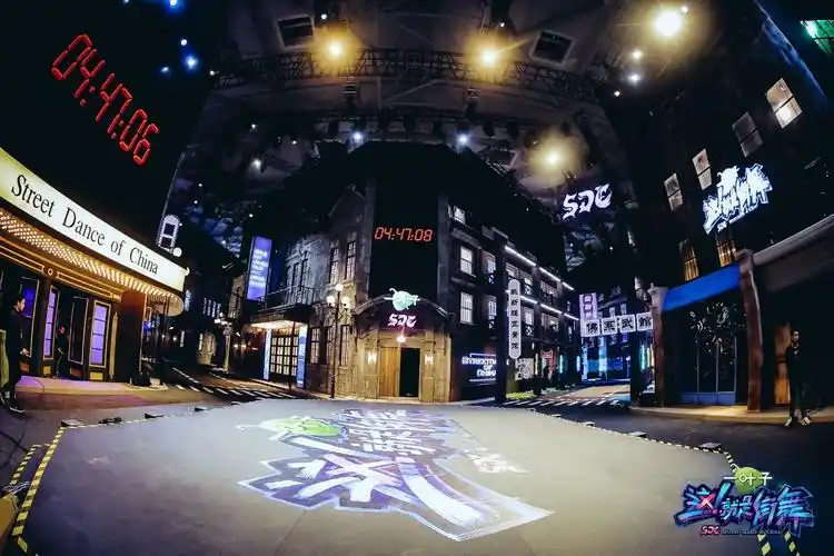 在优酷《这!就是街舞》的舞台上,每一个舞者都