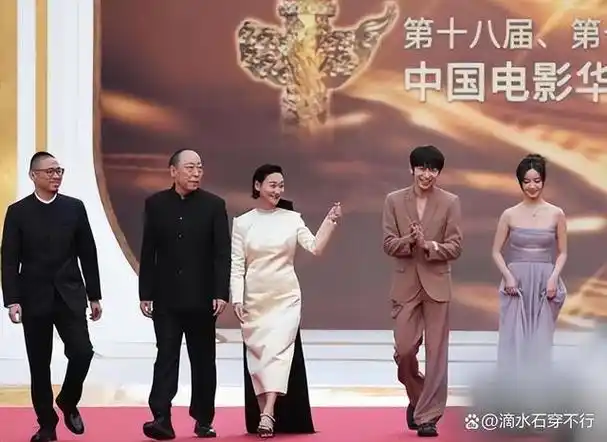 杨颖,景甜等女星穿着高奢品牌,配饰昂贵;男星如王一博,易烊千玺等造型