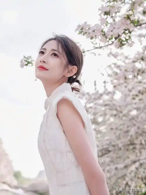 她是古装女神楚楚动人青春靓丽一颦一笑皆是风华绝代