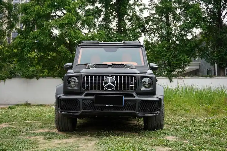 这一台是车主花了75w购买的二手奔驰大g车型,不远