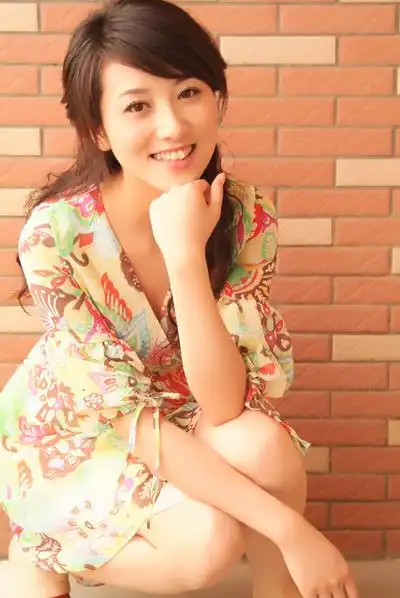 周瑾女江苏城市频道主持人周瑾