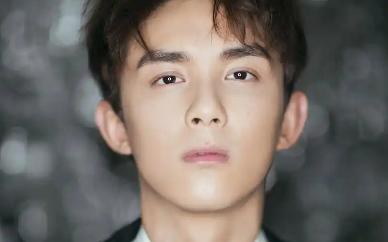 吴磊西装帅气写真高清图片桌面壁纸